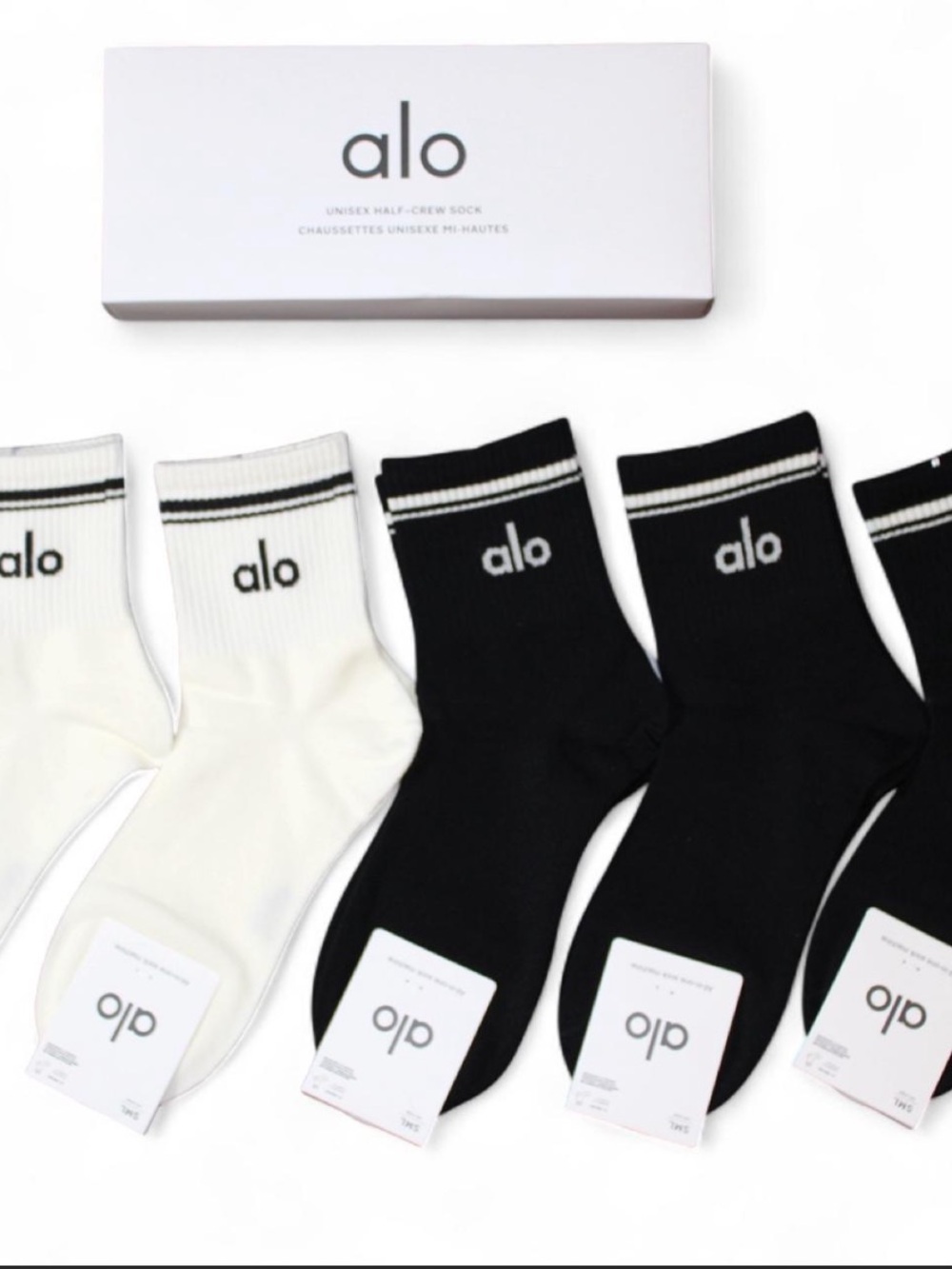 ALO Yoga Men's Crew Socks – Black & White Pack
5 pairs 3 black 2 white